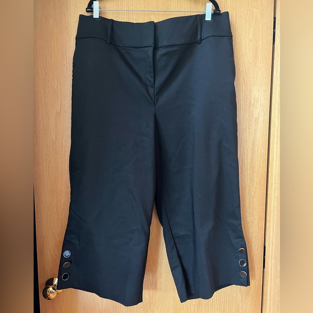 Lane Bryant Capri - Size 20 - Black Plus Size  Wide-Leg button detail